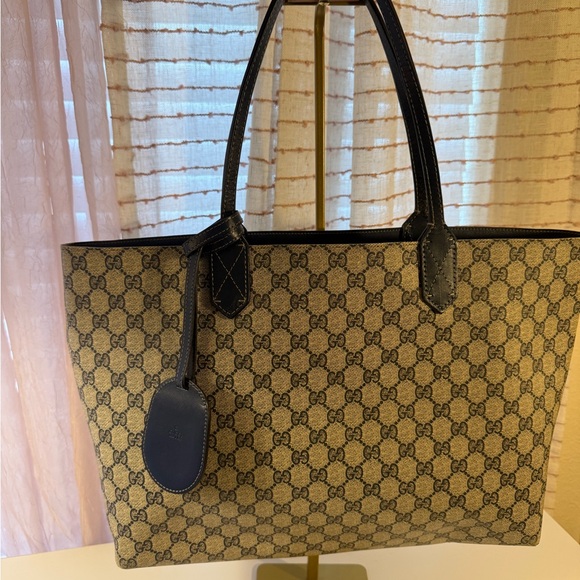 Gucci Reversible Supreme Tote Shoulder Bag - Picture 1 of 7